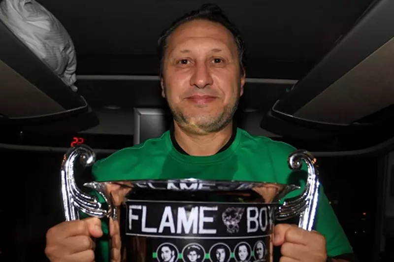 الجهود المبذولة للتتويج بالدوري والعروض الأخيرة في عالم كرة القدم الجهود المبذولة للتتويج بالدوري والعروض الأخيرة في عالم كرة القدم