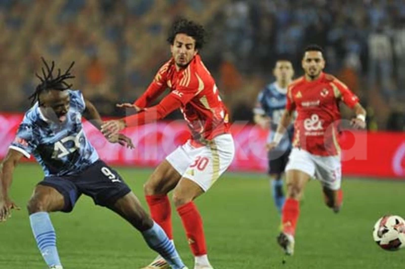 تغطية شاملة: مباراة الأهلي وبيراميدز وأحداث الزمالك الأخيرة تغطية شاملة: مباراة الأهلي وبيراميدز وأحداث الزمالك الأخيرة