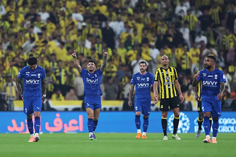 الهلال يعمق جراح الاتحاد ويشعل صراع القمة في الدوري الهلال يعمق جراح الاتحاد ويشعل صراع القمة في الدوري